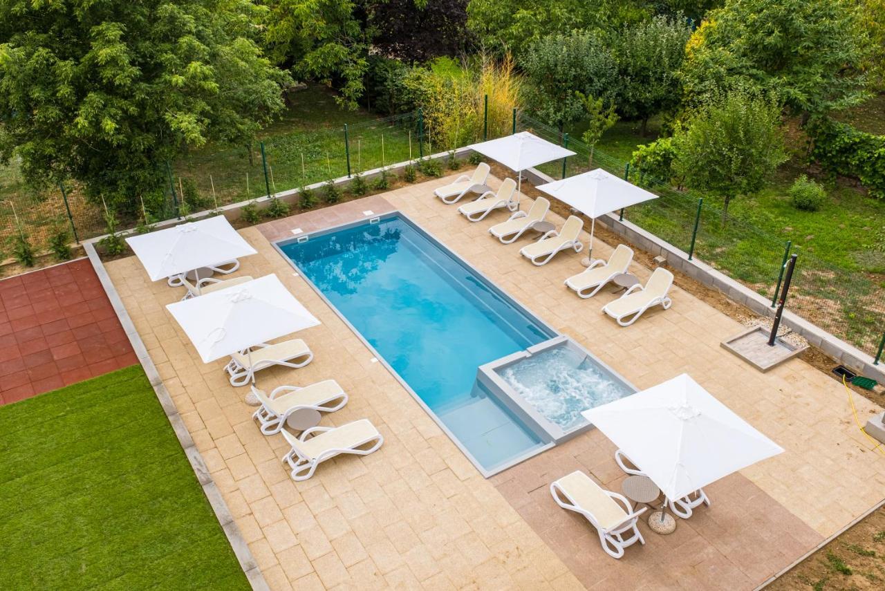 Kistücsök Food&room Bed and breakfast 4*